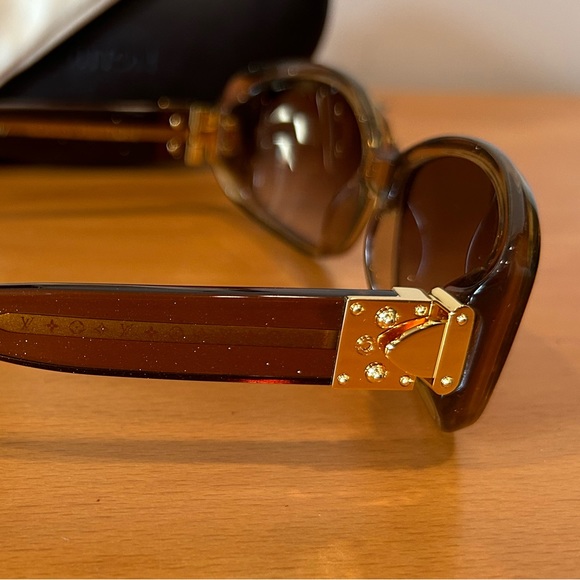 Authentic Louis Vuitton Sunglasses - Picture 3 of 8
